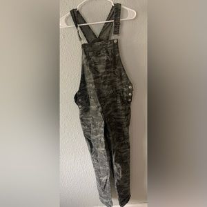 Girls Plus size Camo overalls